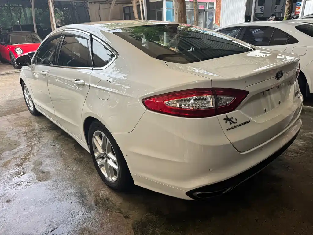 Ford Mondeo — миниатюра 12