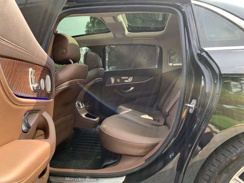 Mercedes-Benz E-Class — миниатюра 5