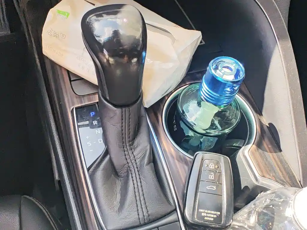 Toyota Camry — миниатюра 10
