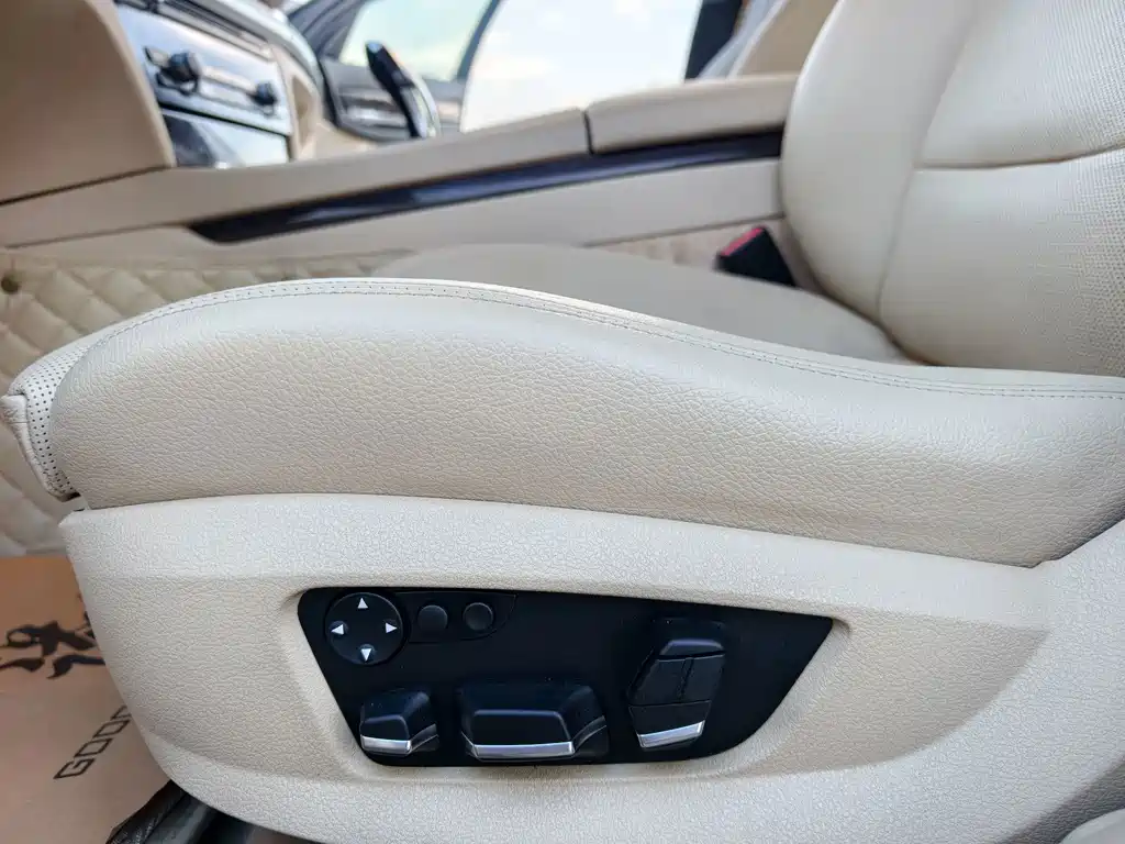 BMW 7 Series — миниатюра 16