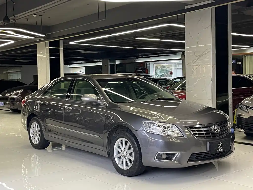 Toyota Camry — миниатюра 3