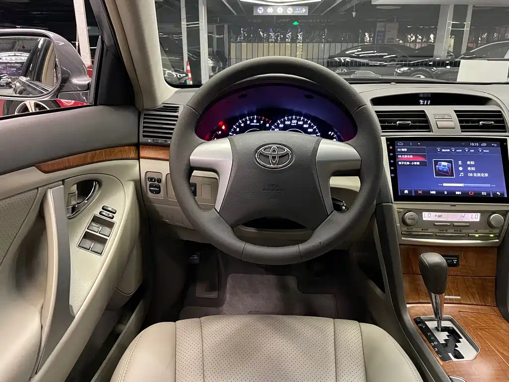 Toyota Camry — миниатюра 12