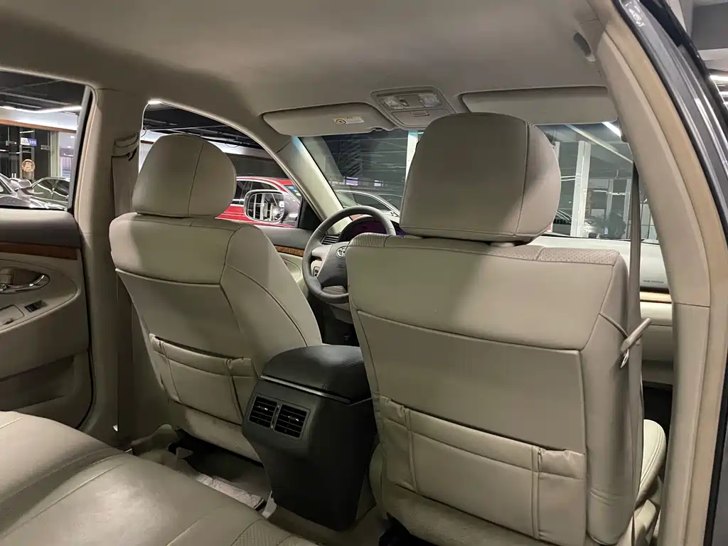 Toyota Camry — миниатюра 10