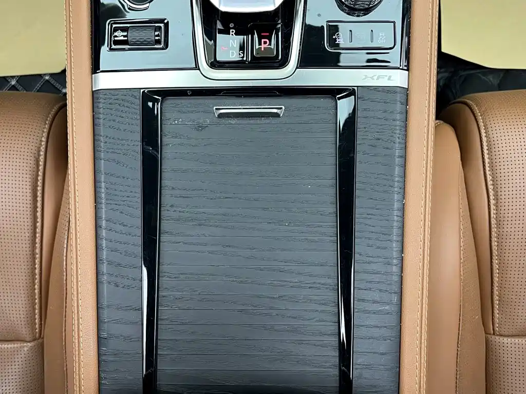 Jaguar XFL — миниатюра 28