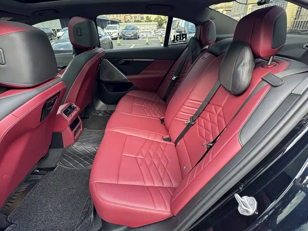 BMW i5 — миниатюра 10