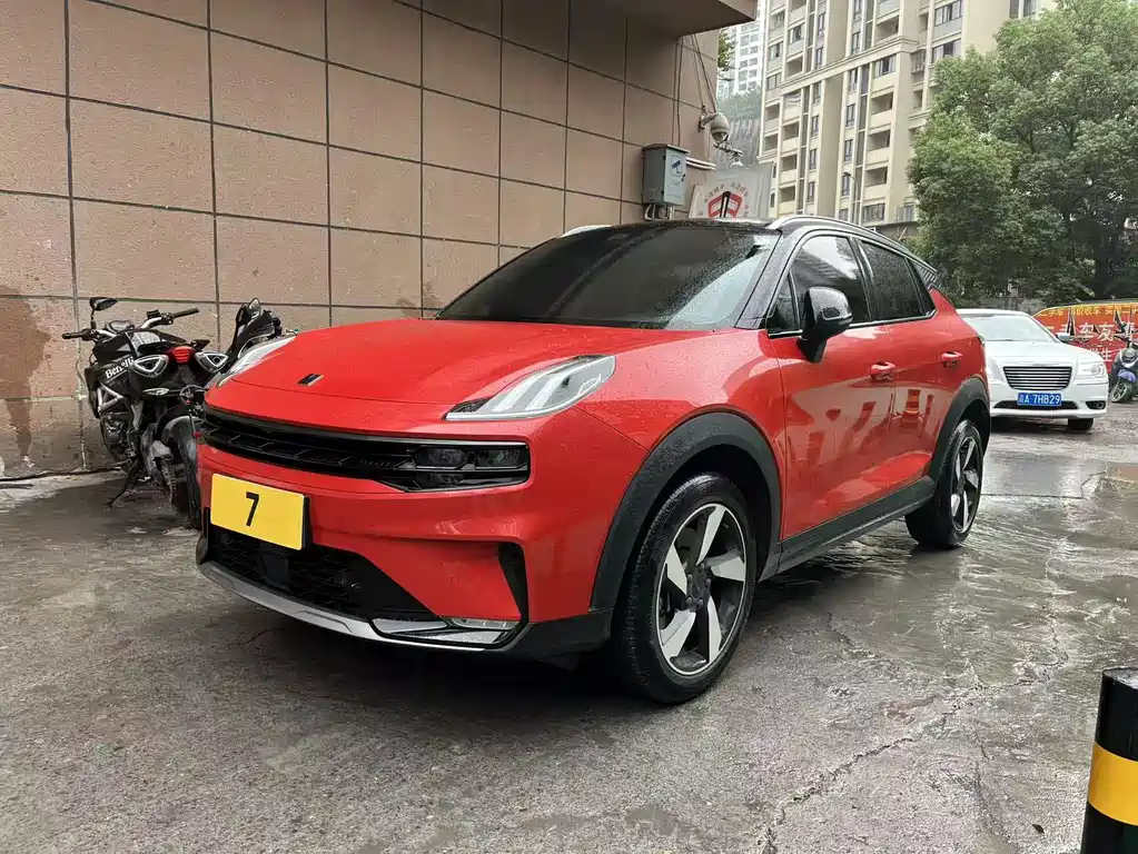 Lynk & Co 06
