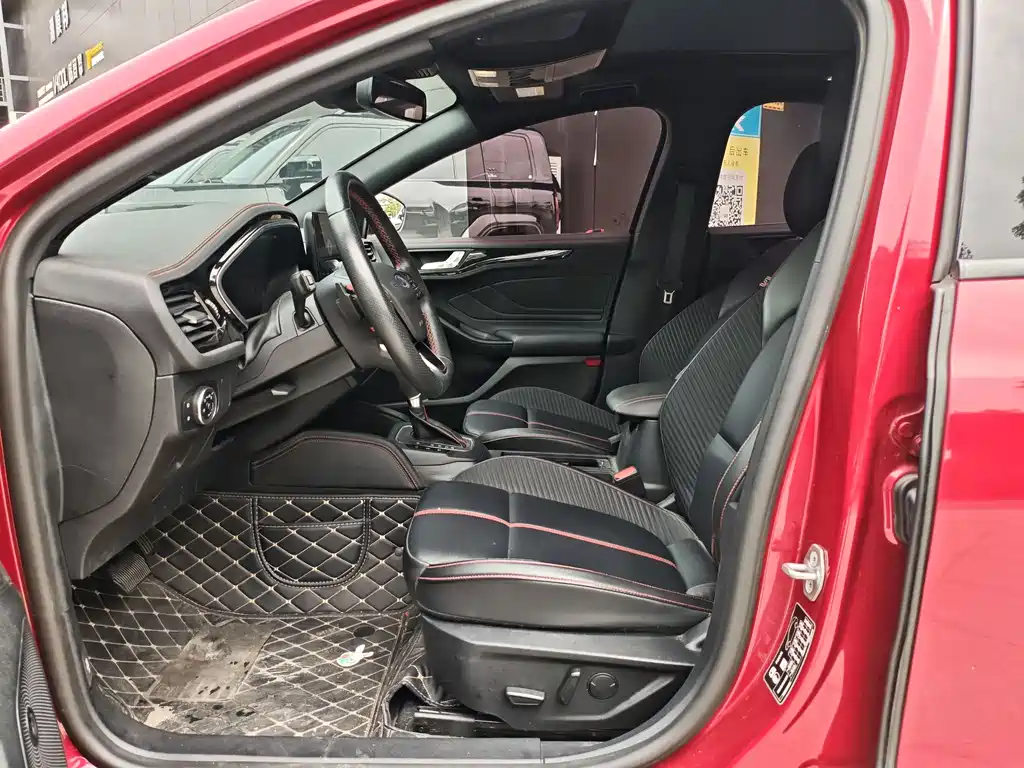 Ford Focus 2022 EcoBoost 180 AT ST Line