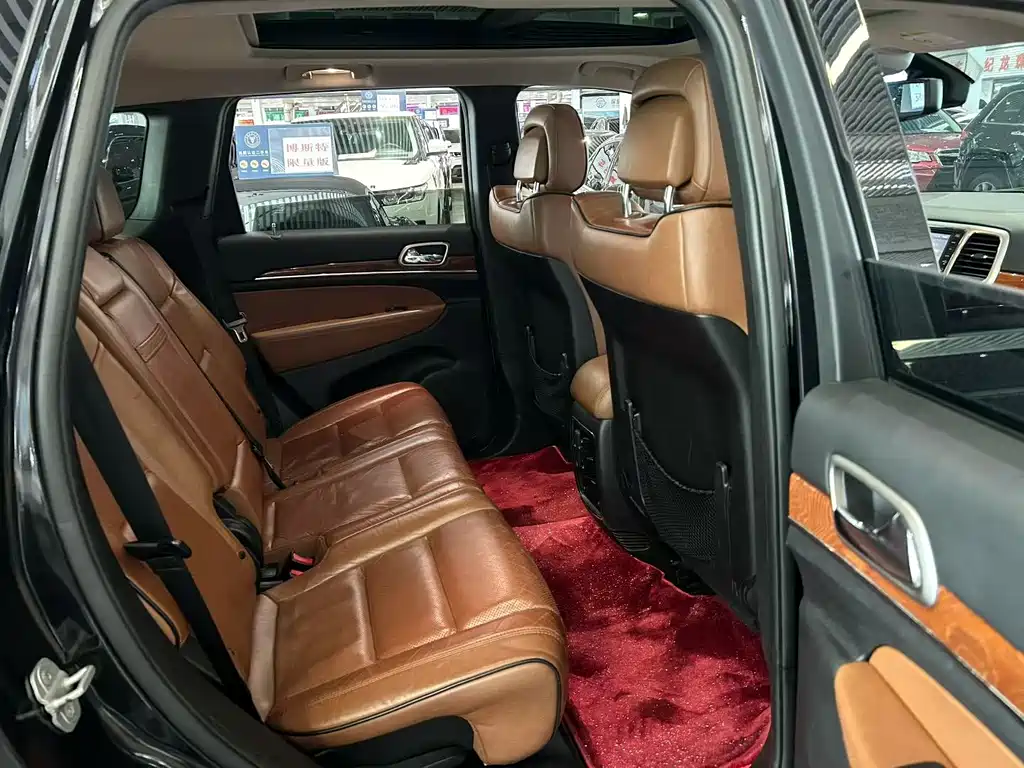 Jeep Grand Cherokee (Import) — миниатюра 6