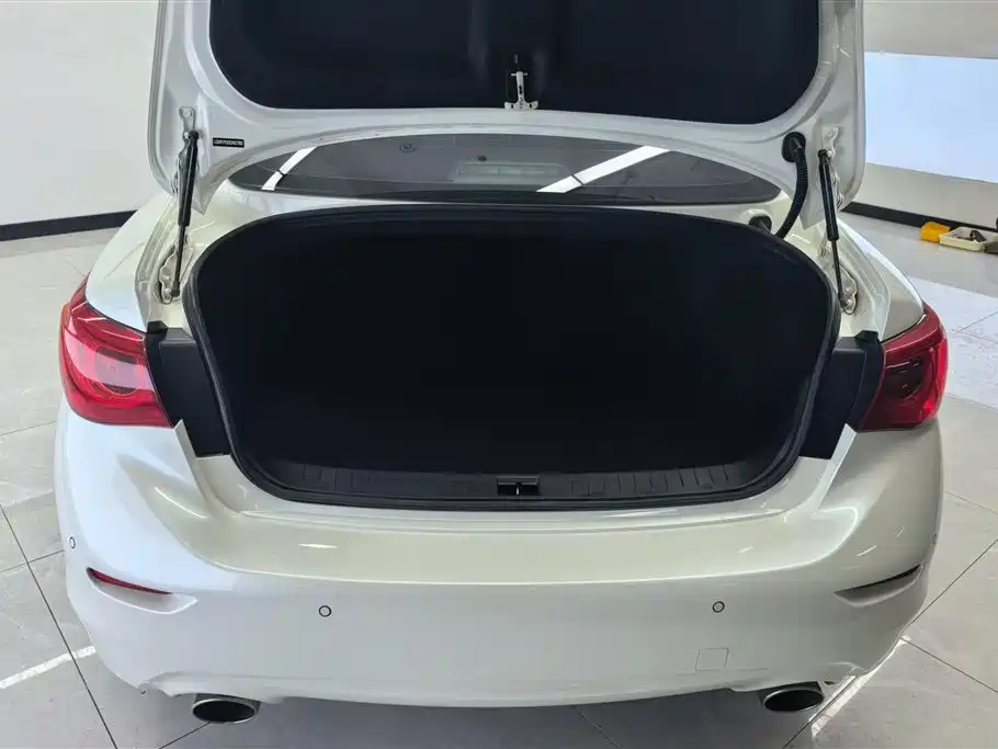 INFINITI Q50L
