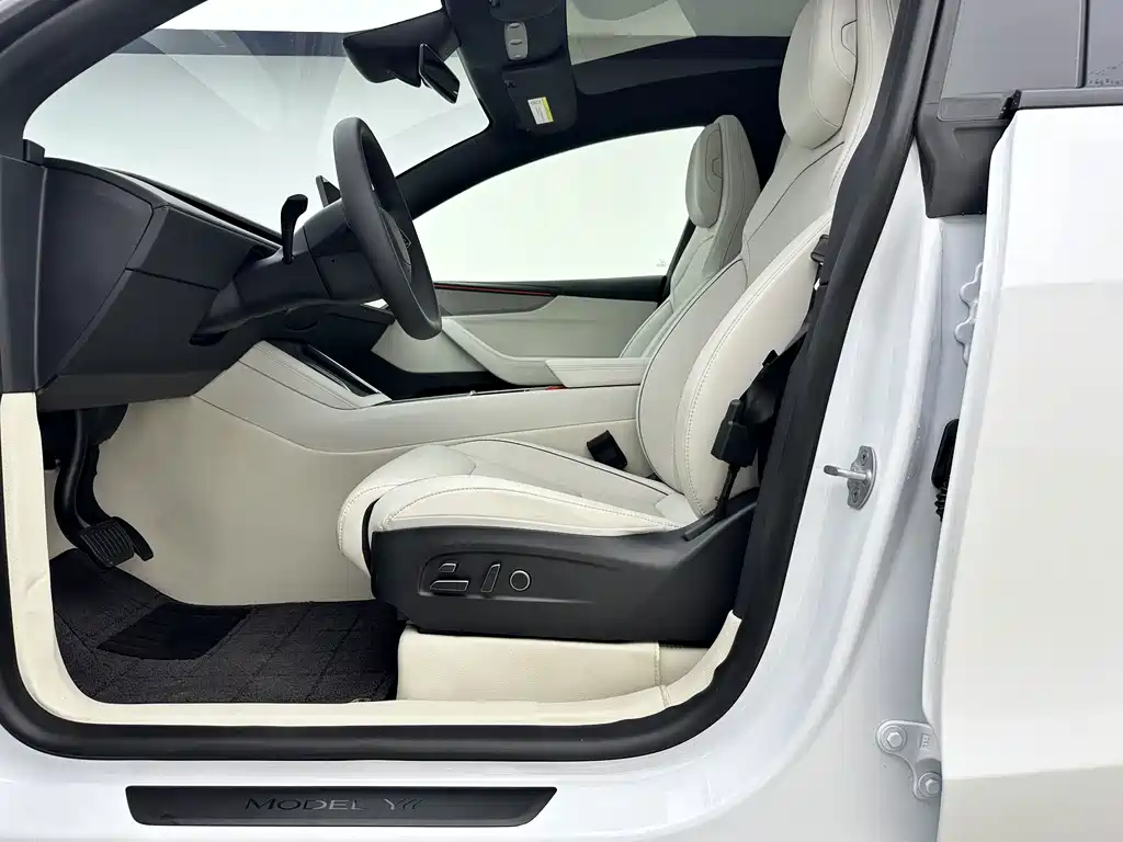 Tesla Model Y L — миниатюра 9