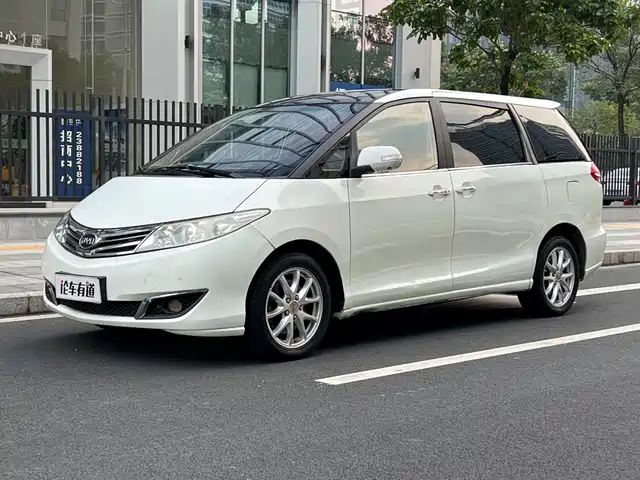 BYD M6