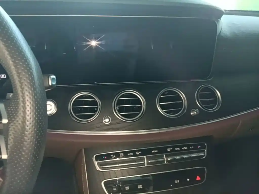Mercedes-Benz E-Class 2022 — фото 13