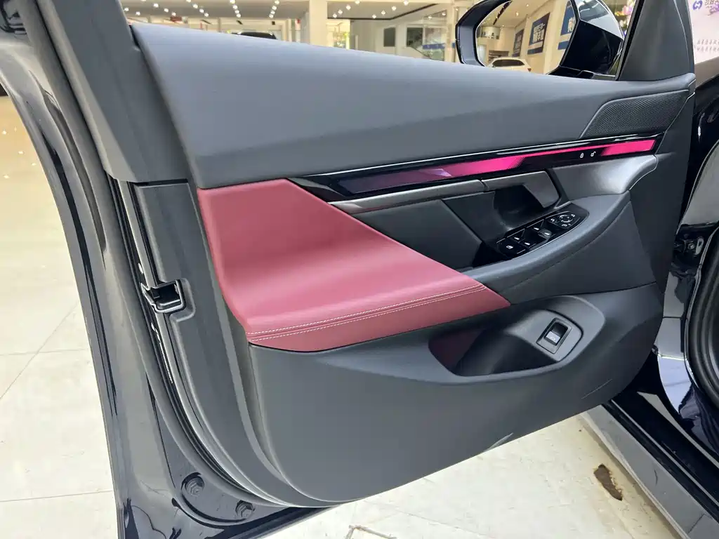 BMW 5 Series — миниатюра 17