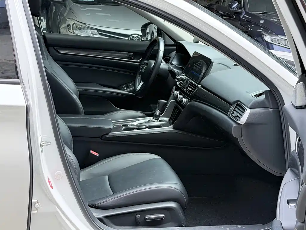 Honda Accord 2022 260TURBO Luxury
