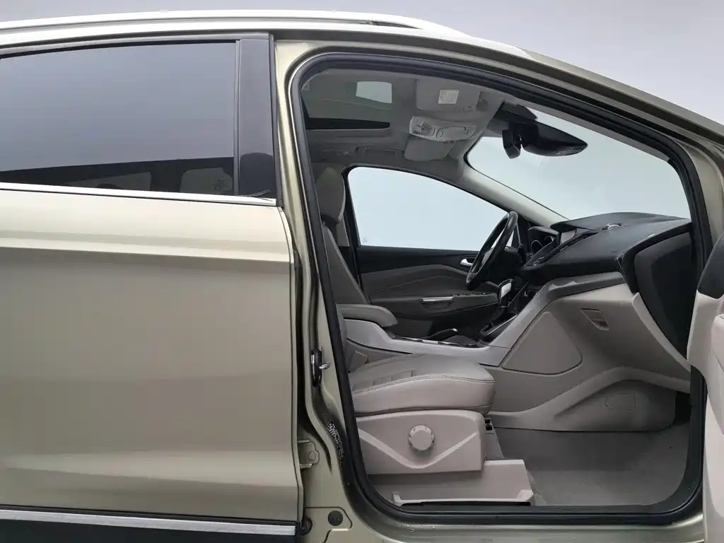 Ford Kuga — миниатюра 23