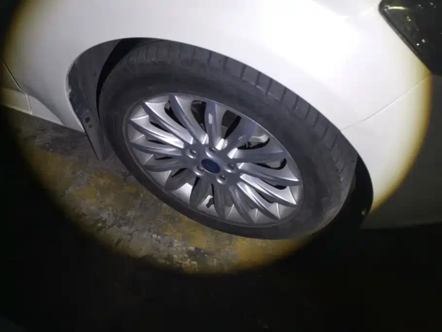 Ford Mondeo — миниатюра 6