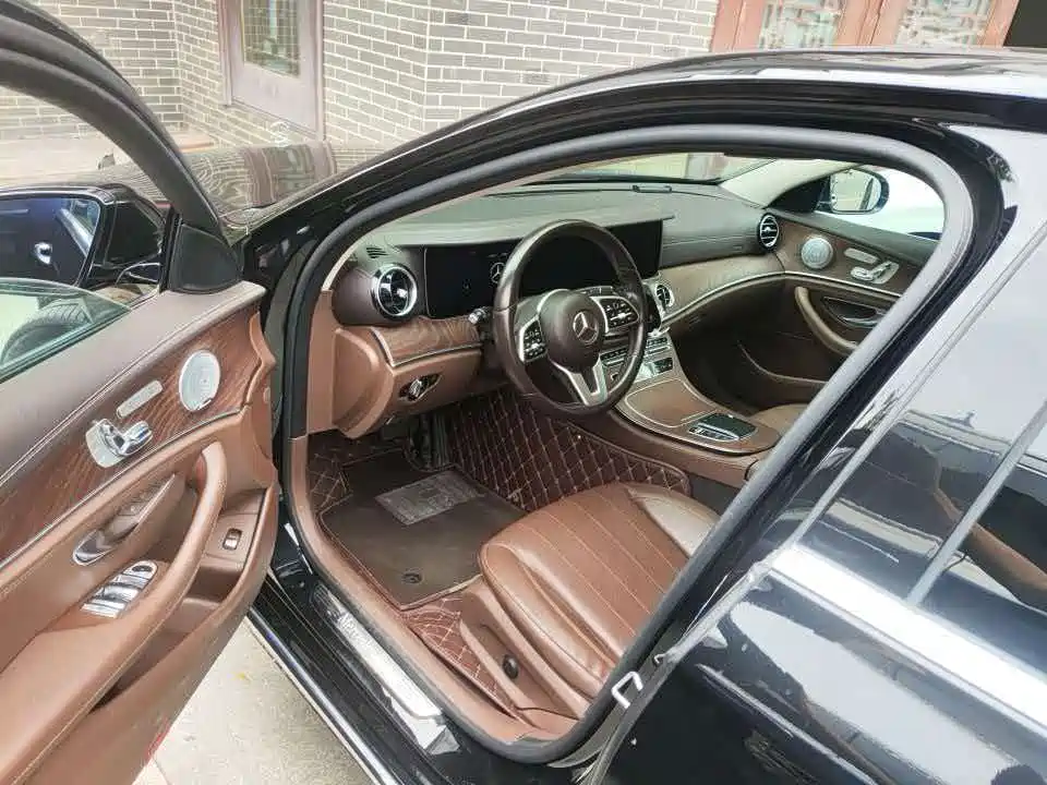 Mercedes-Benz E-Class — миниатюра 2