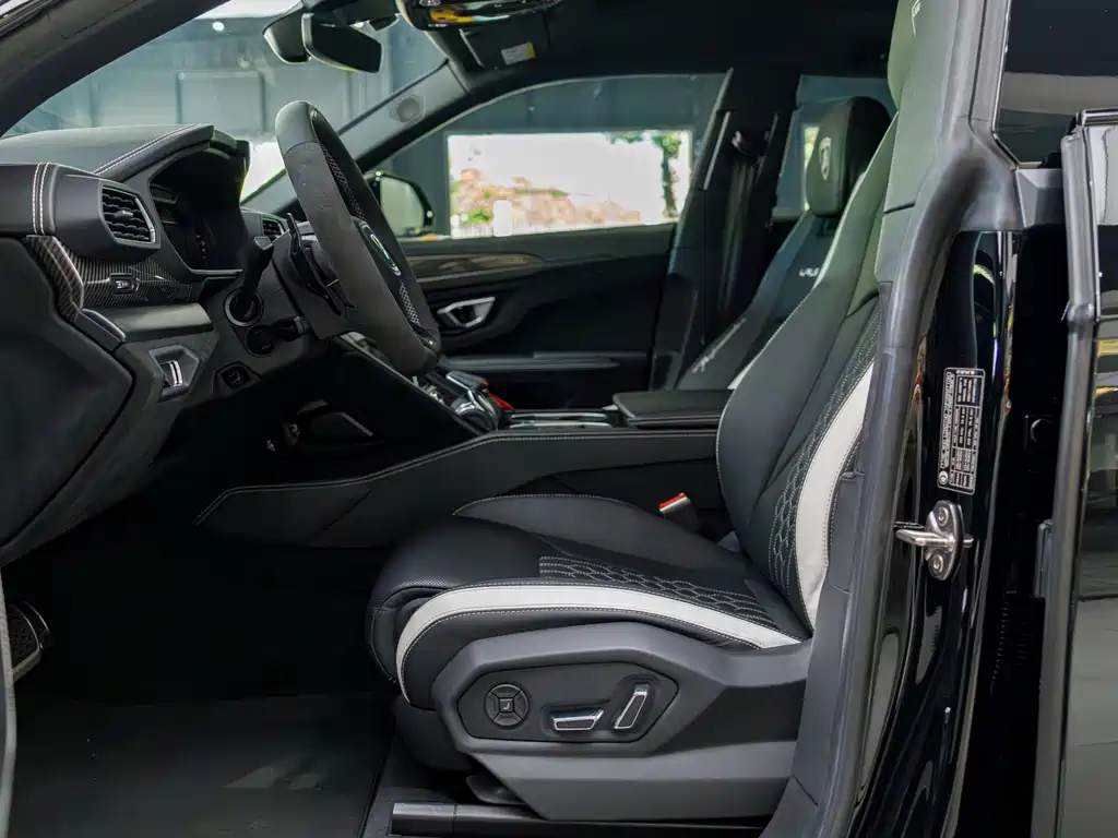 Lamborghini Urus — миниатюра 8