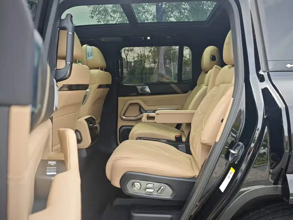 Fangchengbao Leopard 8 8 2025 Flagship 6 мест