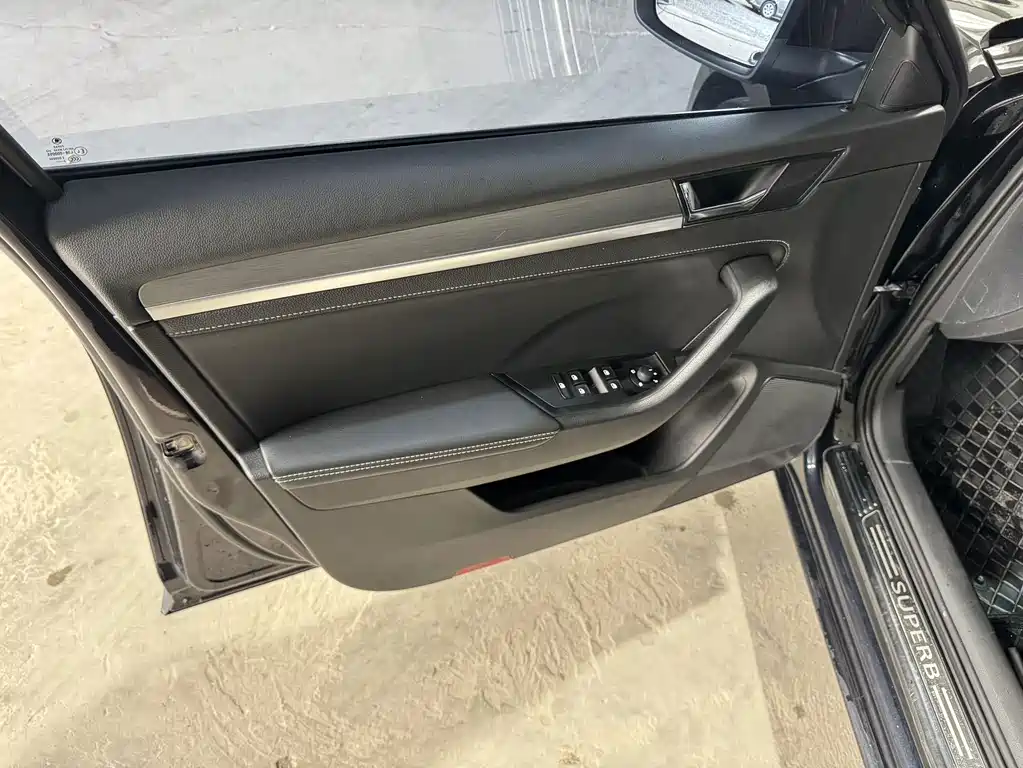Skoda Superb — миниатюра 11