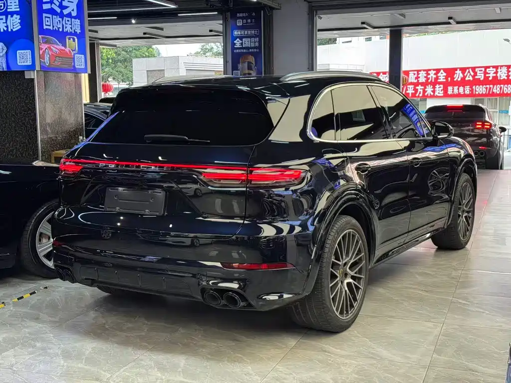 Porsche Cayenne — миниатюра 12