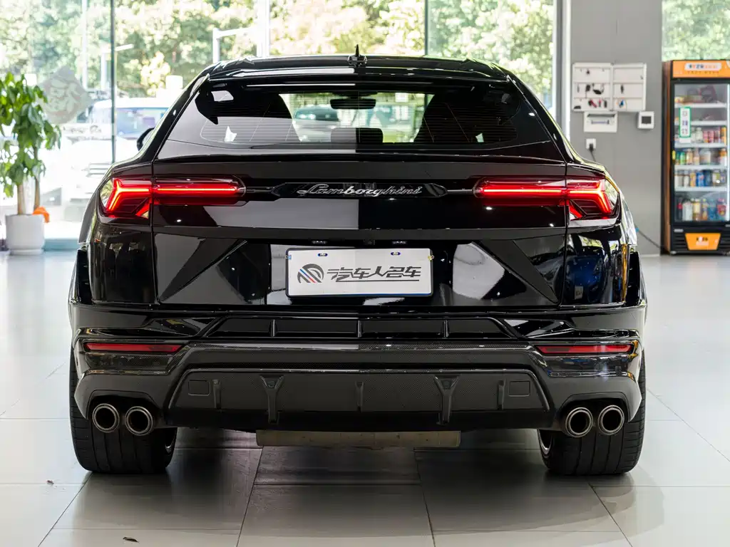 Lamborghini Urus — миниатюра 18