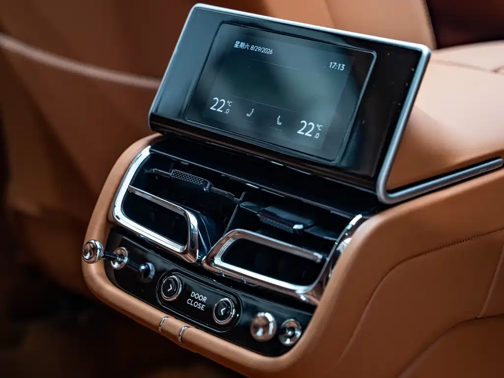 Bentley Bentayga — миниатюра 12
