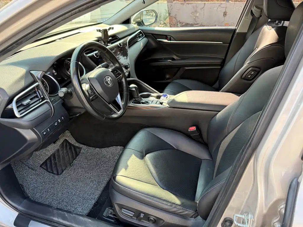 Toyota Camry — миниатюра 7