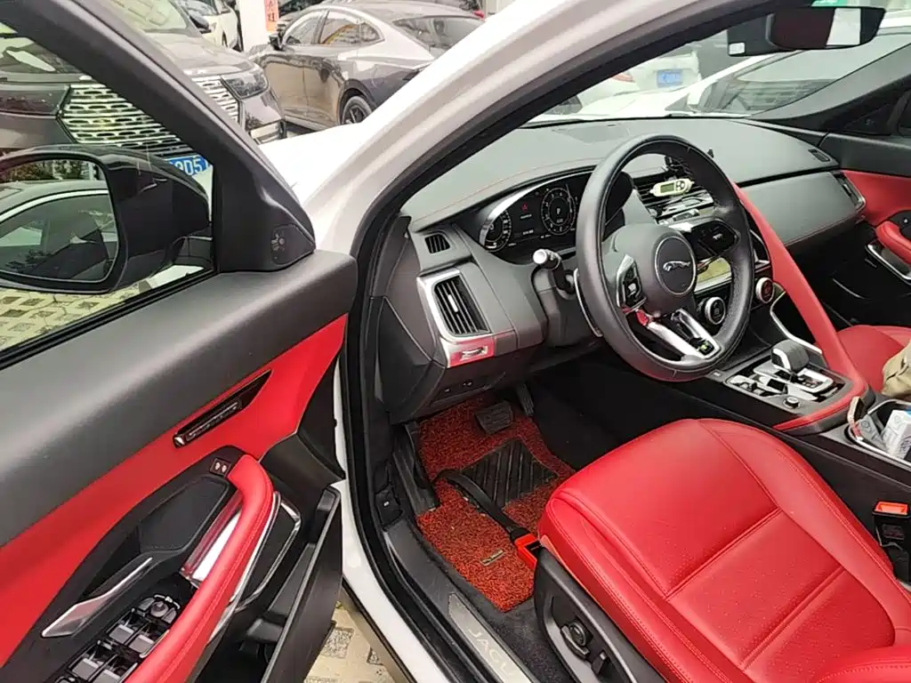 Jaguar E-PACE — миниатюра 16