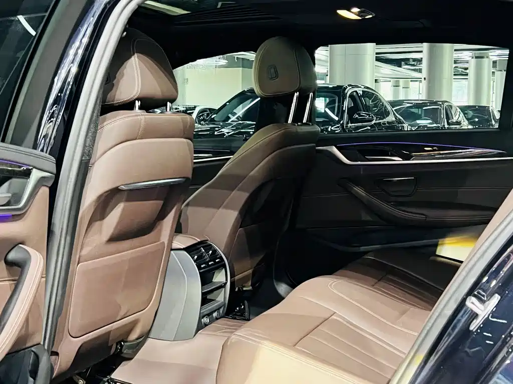 BMW 5 Series — миниатюра 6