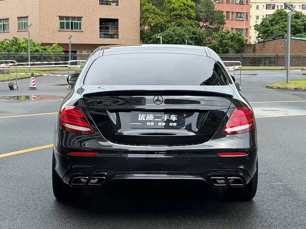 Mercedes-Benz E-Class — миниатюра 8