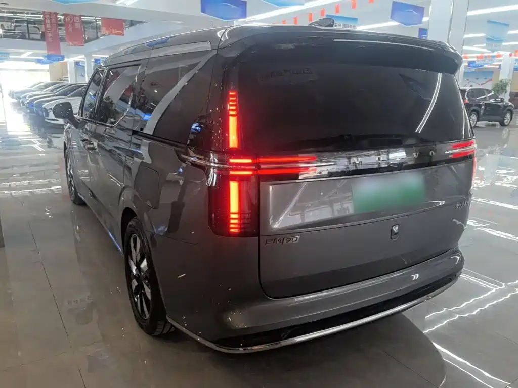 Volvo EM90 — миниатюра 5