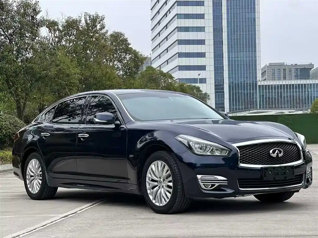 INFINITI Q70
