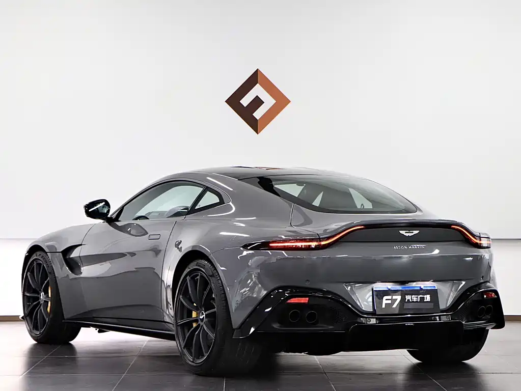 ASTON MARTIN V8 VANTAGE