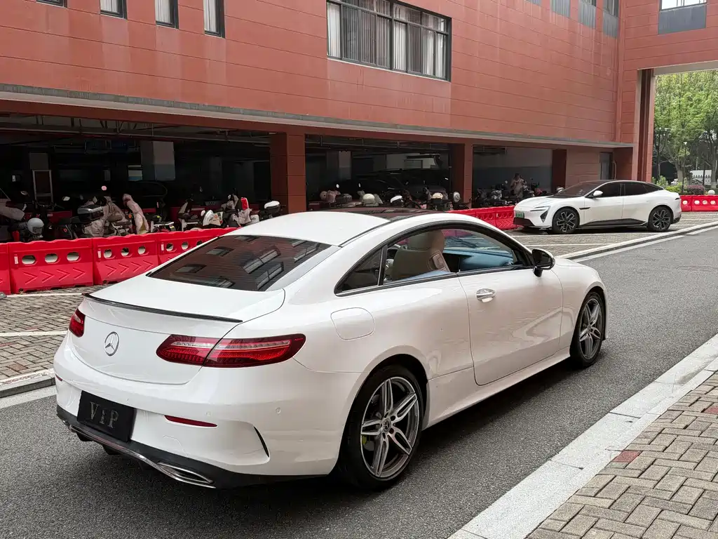 Mercedes-Benz E-Class (Import) — миниатюра 20