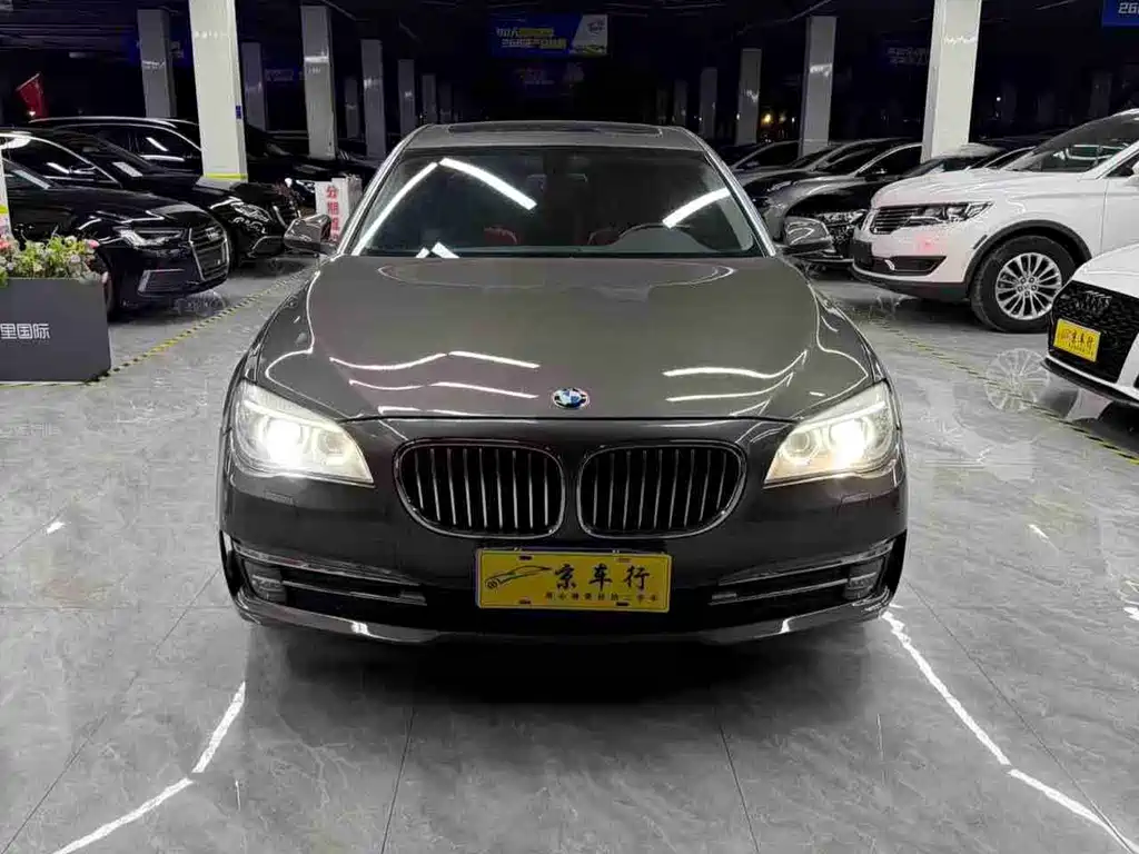BMW 7 Series — миниатюра 2