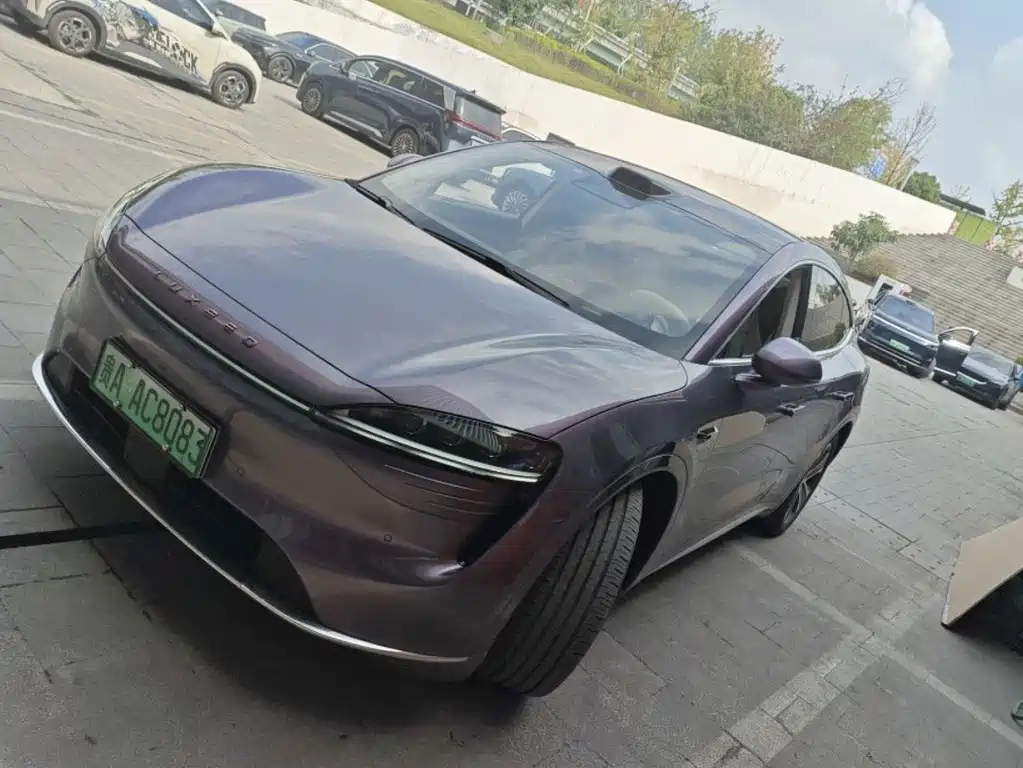 Luxeed R7