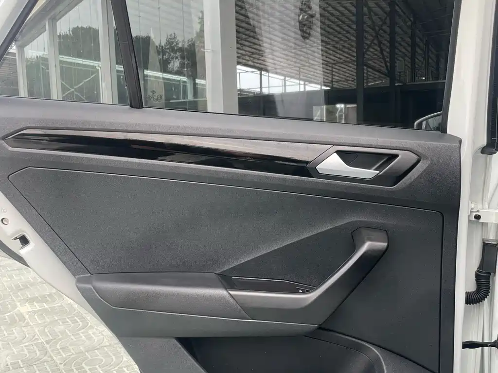 VOLKSWAGEN T ROC EXPLORING SONGS