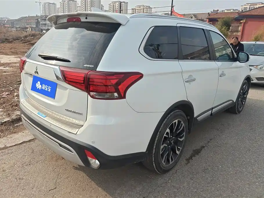 MITSUBISHI OUTLANDER