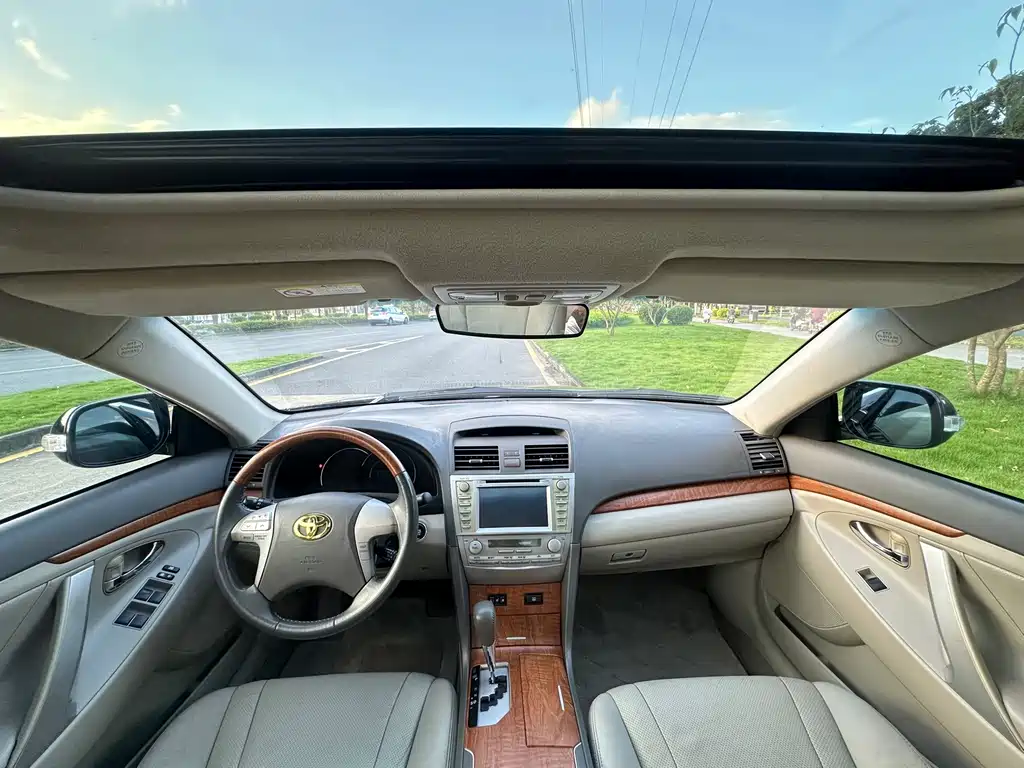 Toyota Camry — миниатюра 5