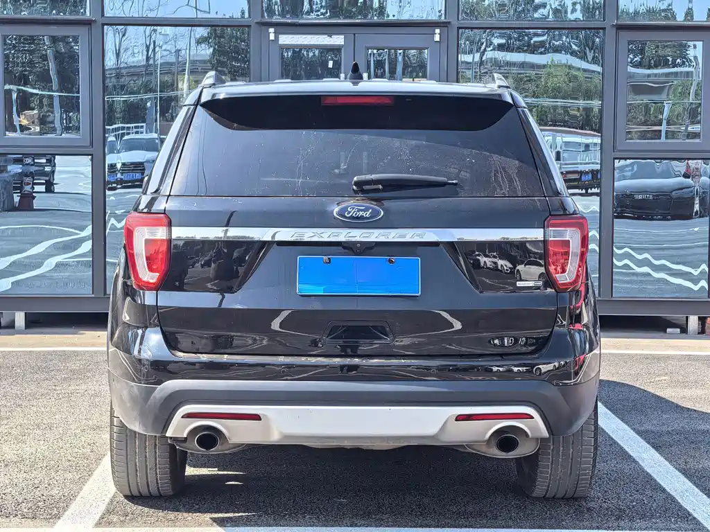 Ford Explorer (Import) — миниатюра 5