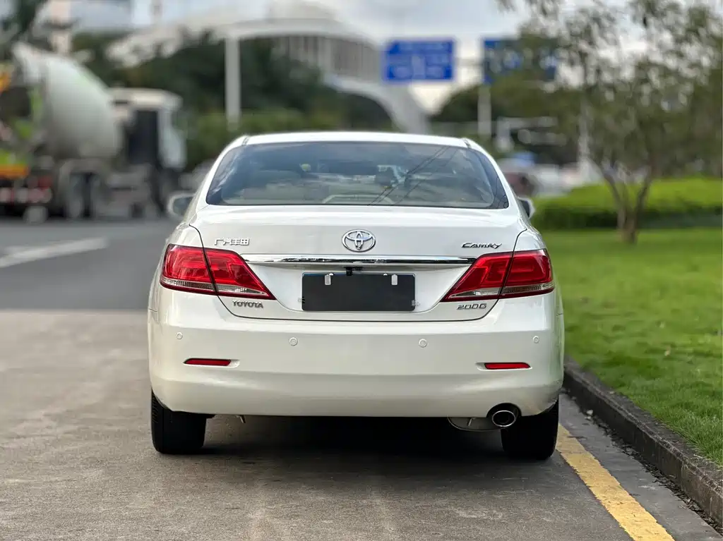 Toyota Camry — миниатюра 8