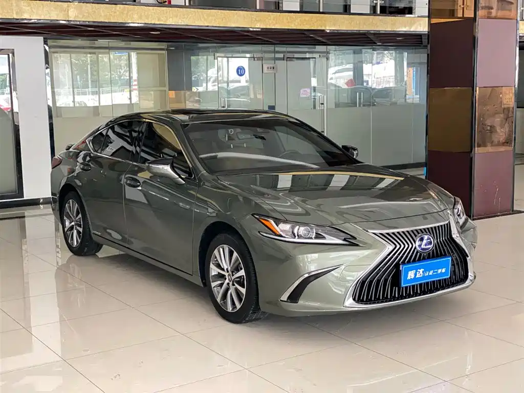 Lexus ES 2020 300h