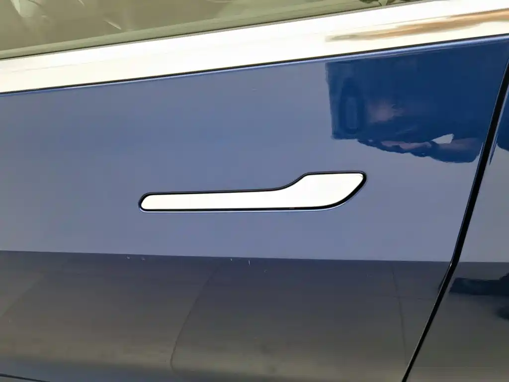 Tesla Model 3 — миниатюра 18