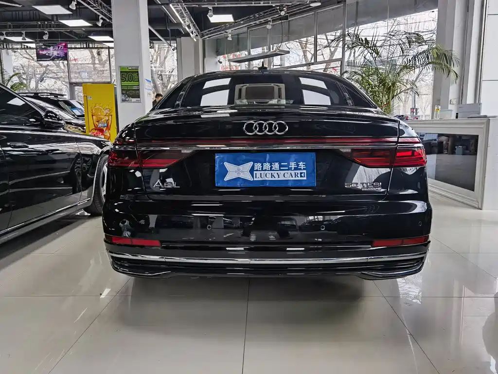 AUDI A8