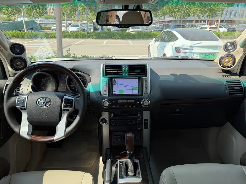 Toyota Land Cruiser Prado 2010 4.0L AT VX NAVI