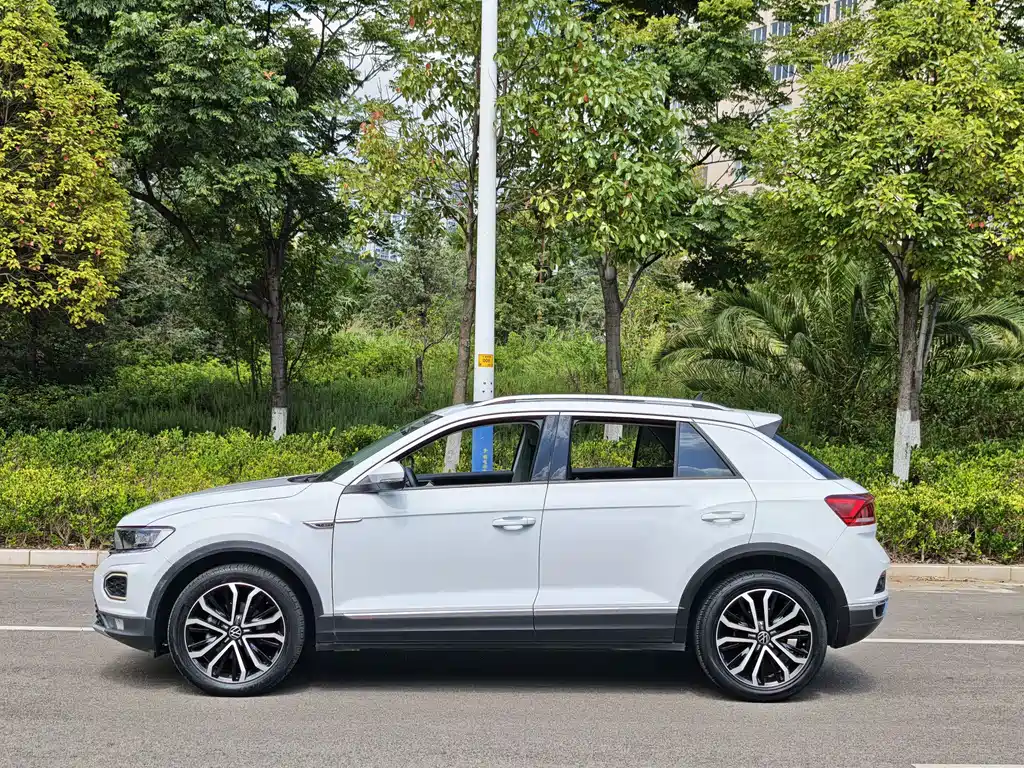 Volkswagen T-Roc — миниатюра 10