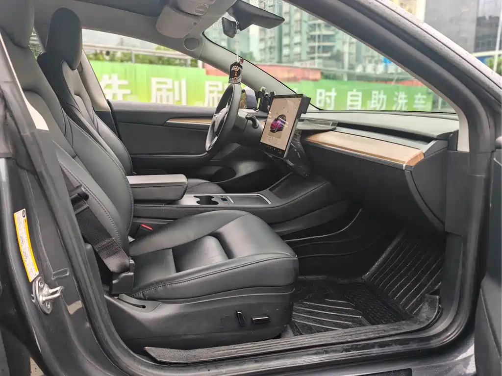 Tesla Model 3 — миниатюра 11