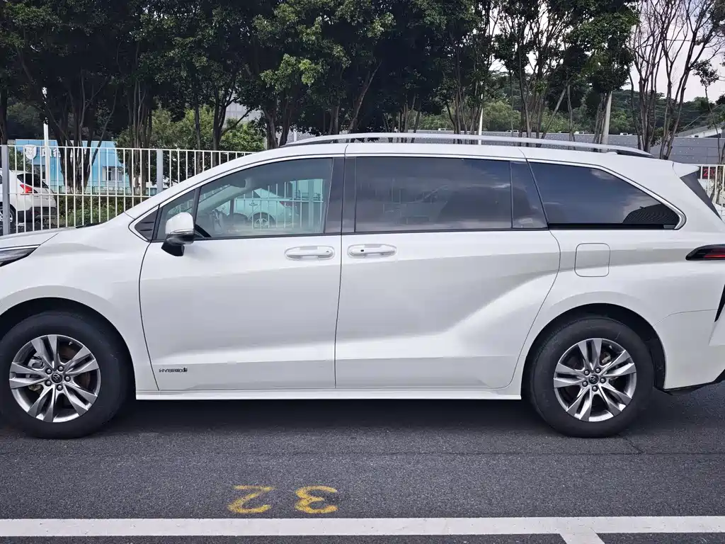 Toyota Sienna — миниатюра 4