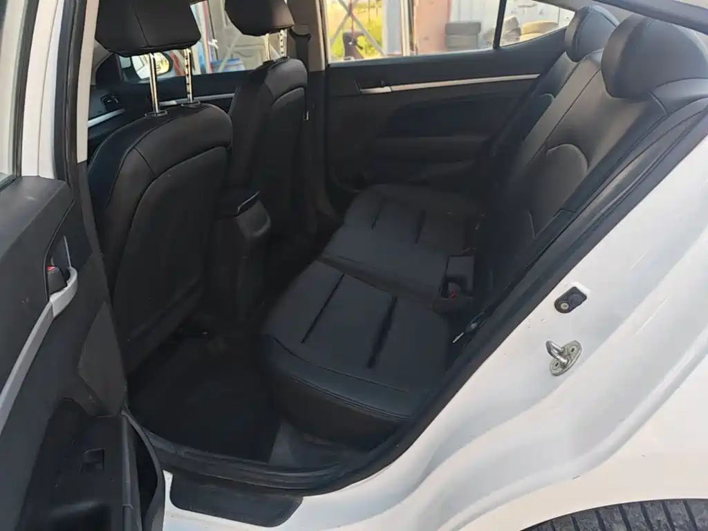 Hyundai Elantra — миниатюра 17